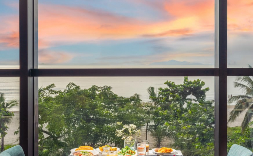 Breakfast by the sea