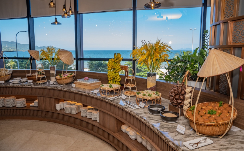 Sky-High Afternoon Tea – A Signature Experience at Peninsula Hotel